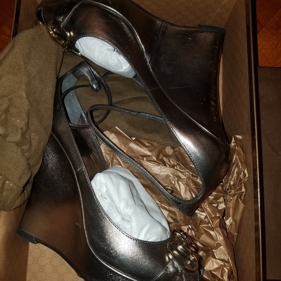 Authentic Gucci Sand Pelle Wedge Sandal - Picture 2 of 8